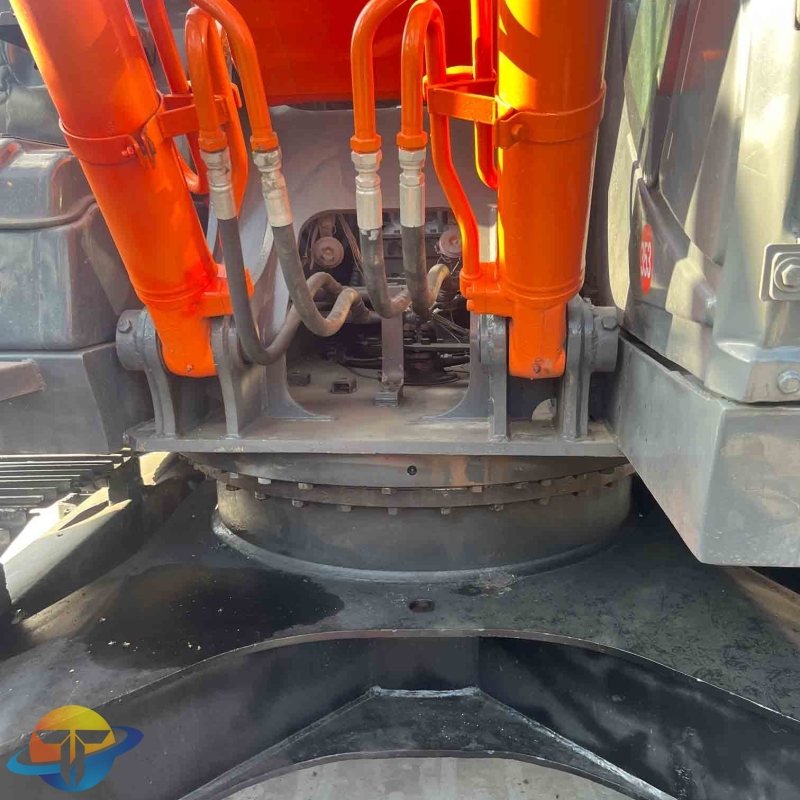 Japanese brand new and hot selling Hitachi 200 excavator, used excavator, hydraulic earthmoving machinery for sale.