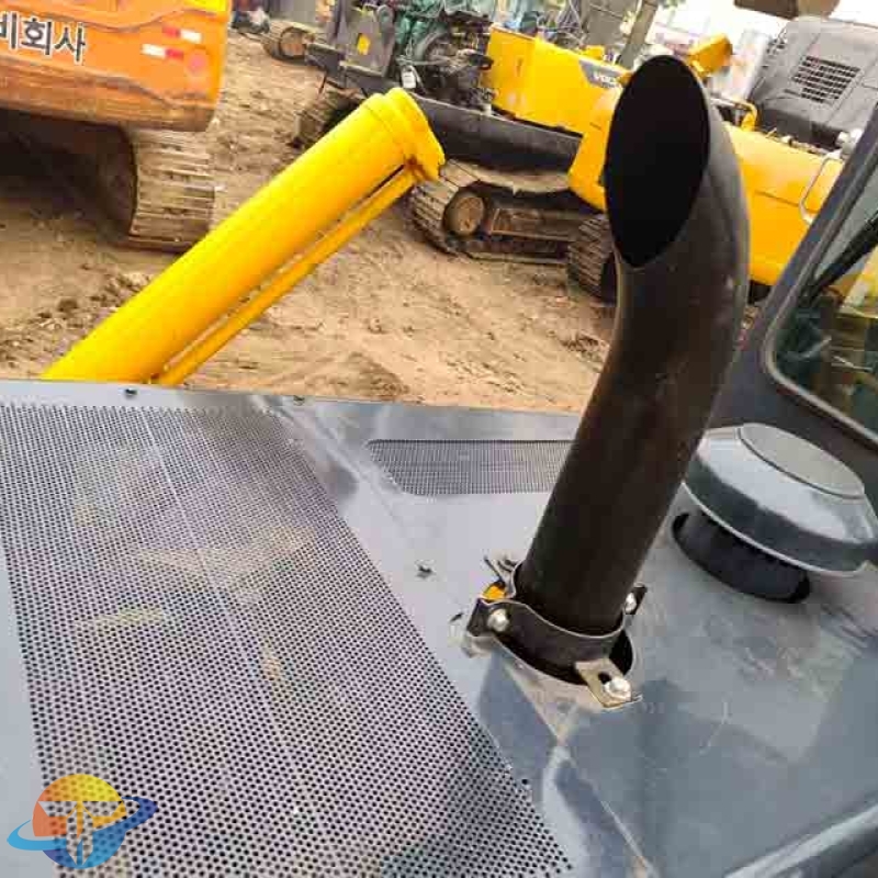 Shantui SD13S bulldozers are of high quality, reliable and durable for large-scale construction, and are available for sale.