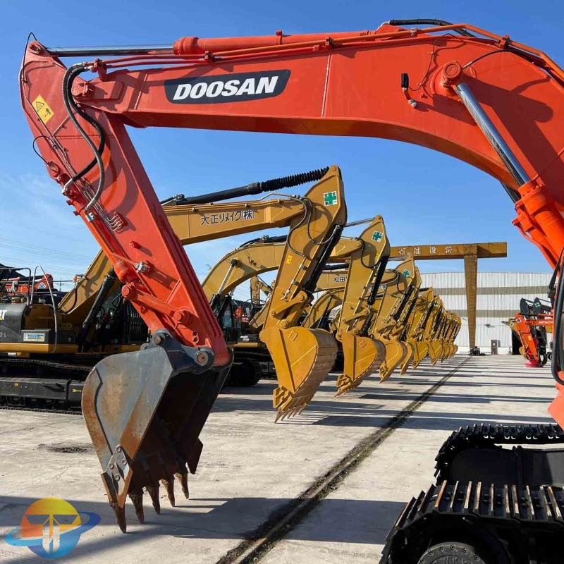 Doosan DX225LC-9C excavator second-hand machine has good operating performance and low price