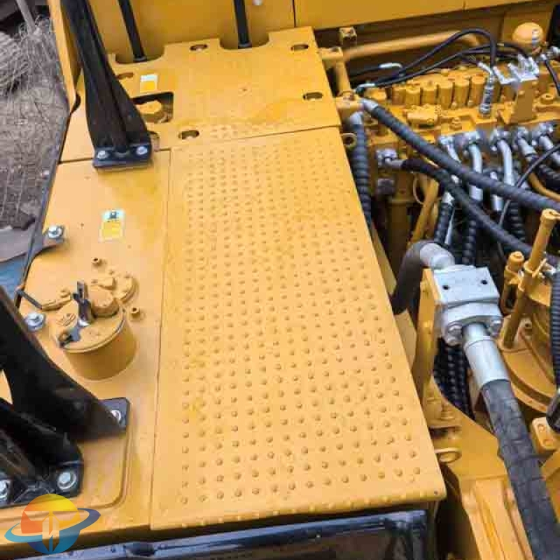 Caterpillar CAT336 excavator, a hydraulic crawler excavator used for heavy construction and mining.