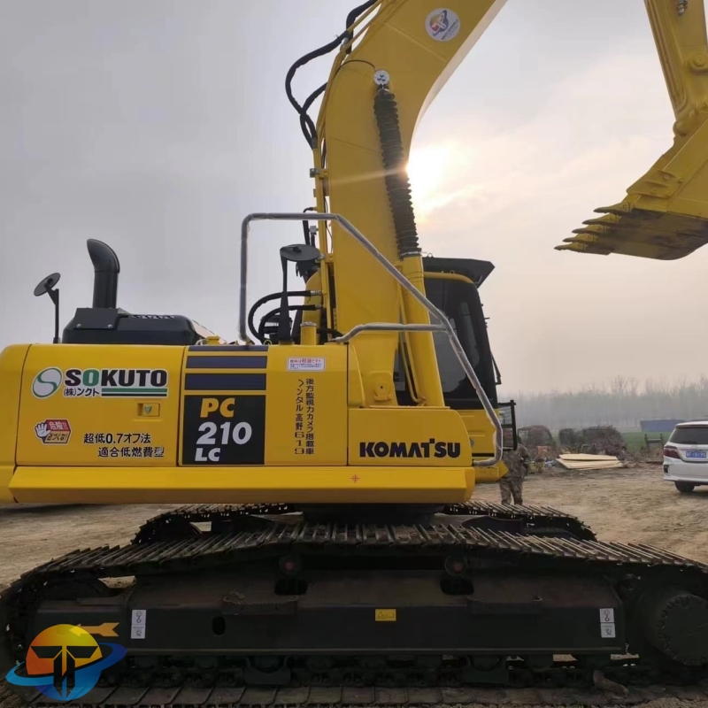 Used heavy equipment Komatsu PC210--8N1 excavator crawler excavator cheap for sale