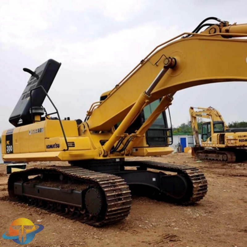 used Komatsu PC300-7 excavator in good condition and low price