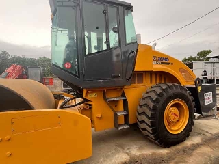 China famous brand 22 ton XCMG XS223J road roller road construction vibratory roller for sale.