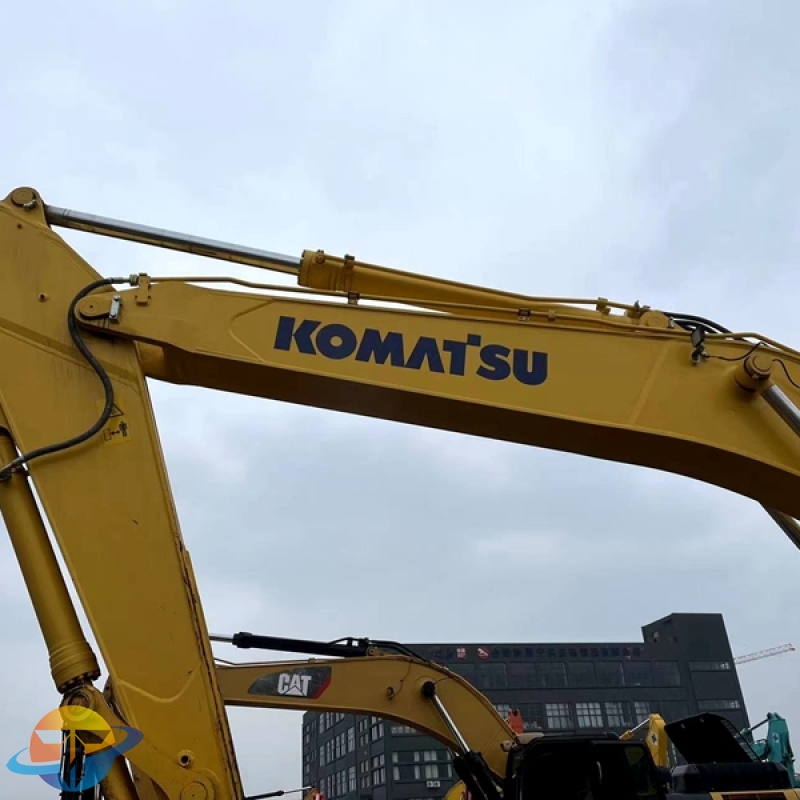 Used Komatsu PC400-8 excavator earthmoving machine in good condition