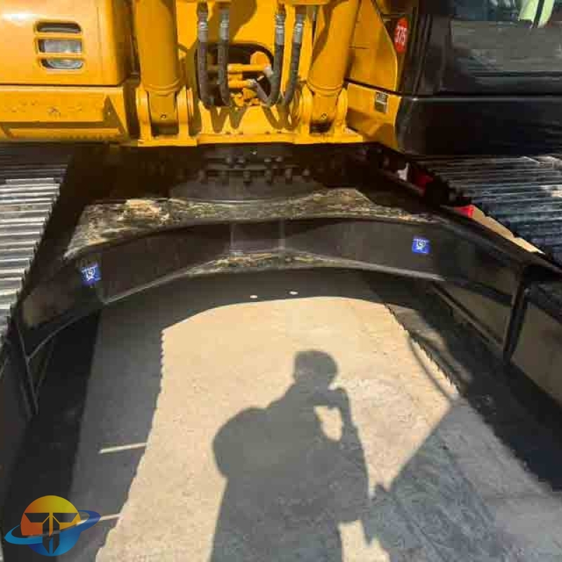 Selected used Caterpillar 320CL excavators, Japanese-made hydraulic excavators, are available for sale.