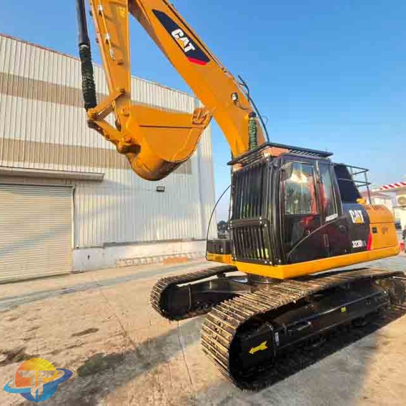 Used construction machinery, original imported Caterpillar direct injection 323D2L excavator, is selling briskly in the factory.